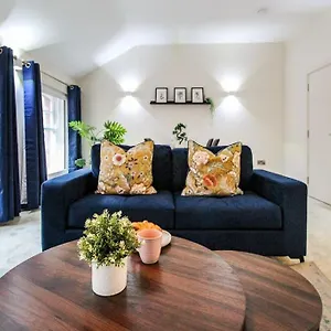 Luxurious 2 Bedroom In Centre Apartment